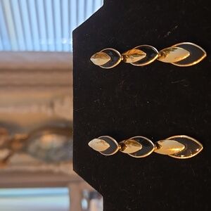 Elegant 14kt Gold and Onyx Drop Earrings